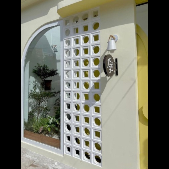 Gạch bông gió trắng hình tròn