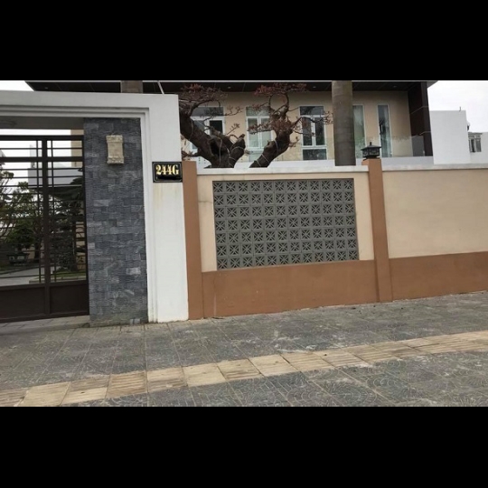 Gạch bông gió xám hình chiêc lá