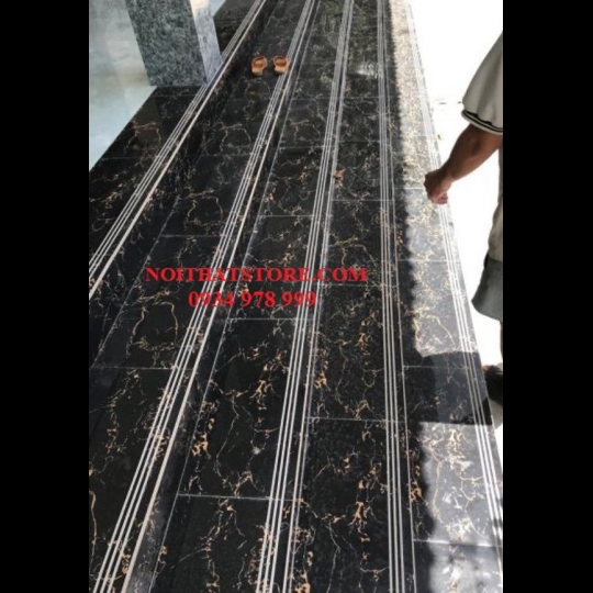 Gạch lát cầu thang 47x100 đen vân cam