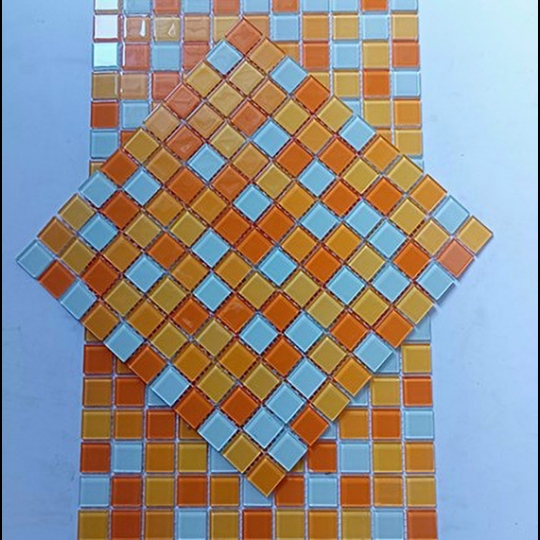 Gạch mosaic thủy tinh màu cam trắng