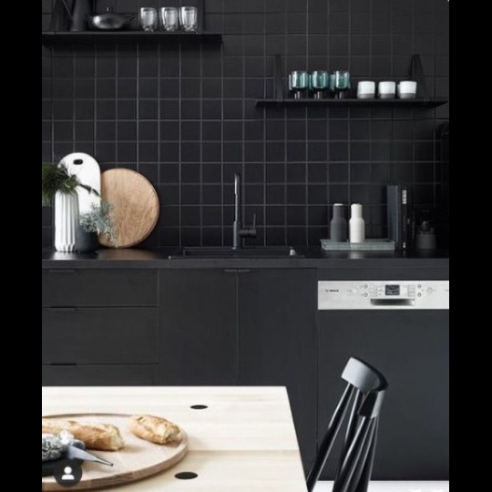 Gạch thẻ vuông đen bóng phẳng 15x15