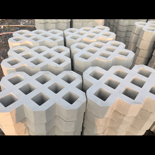 Gạch trồng cỏ 8 lỗ trơn