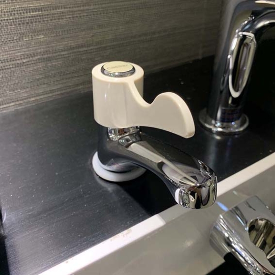Vòi Lavabo lạnh Caesar B027C