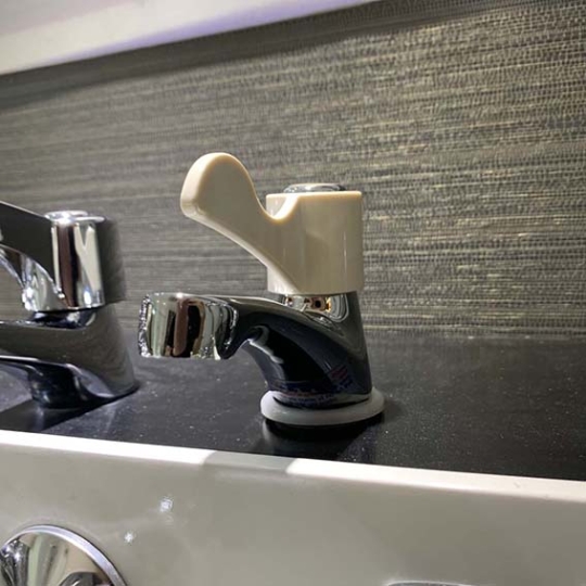 Vòi Lavabo lạnh Caesar B027C