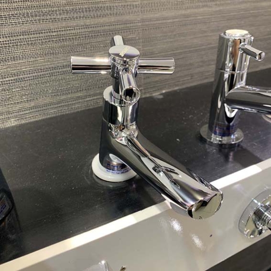 Vòi Lavabo lạnh Caesar B065C