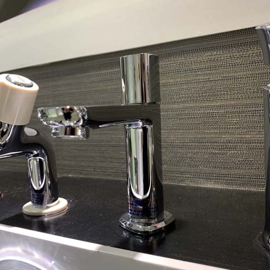 Vòi Lavabo lạnh Caesar B076C