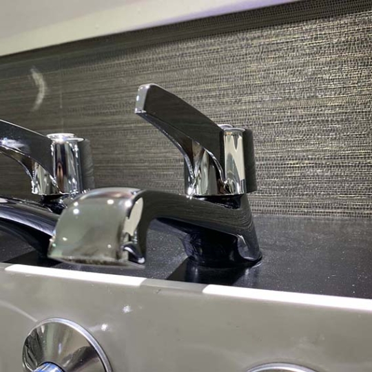 Vòi Lavabo lạnh Caesar B104C
