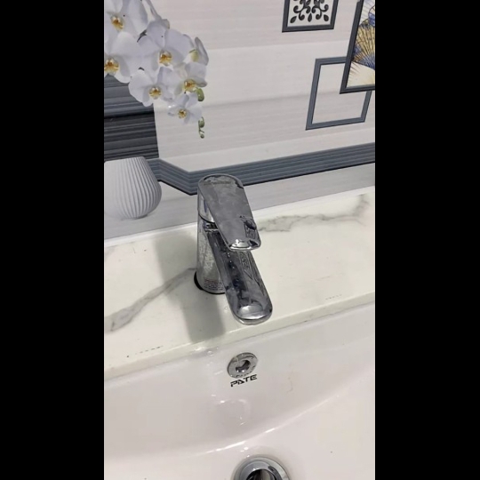 Vòi Lavabo nóng lạnh Caesar B380CP
