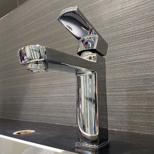 Vòi Lavabo nóng lạnh Caesar B550C