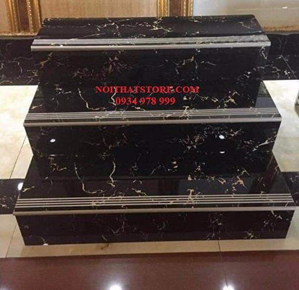 Gạch lát cầu thang 47x100 đen vân cam