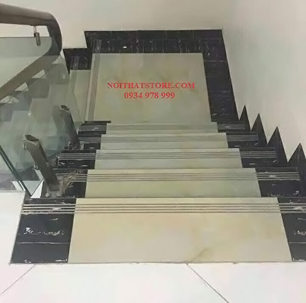 Gạch lát cầu thang 47x100 vàng đen vân đá