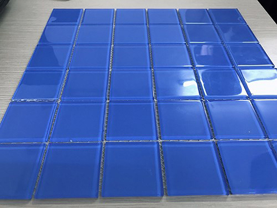 Gạch mosaic thủy tinh màu xanh viên lớn