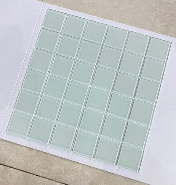 Gạch mosaic thủy tinh xám bạc